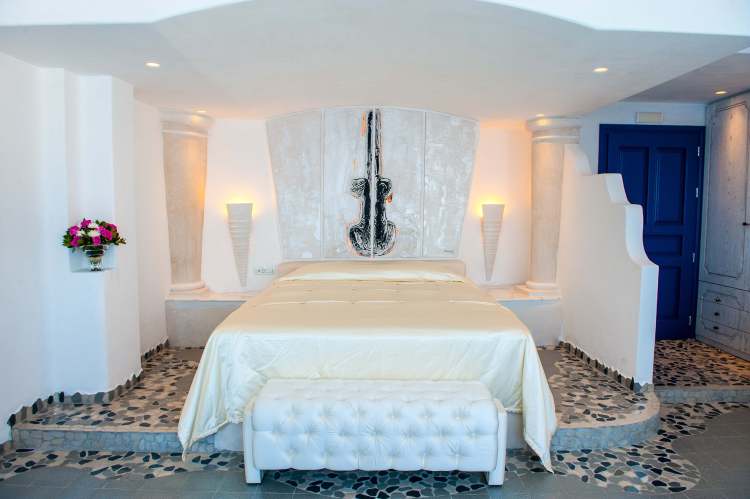 King size Bedroom | Astarte Suite private infinity pool | Santorini
